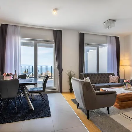 Penthouse Heavenly شقة سبليت