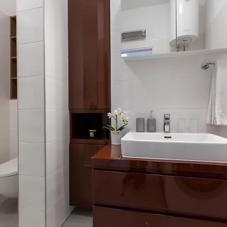 Penthouse Heavenly سبليت