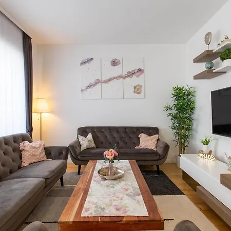 Penthouse Heavenly شقة سبليت