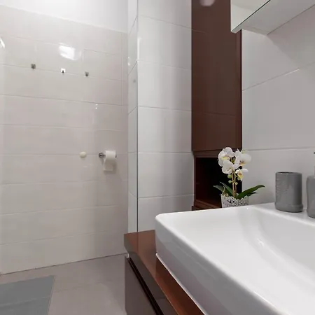 Penthouse Heavenly سبليت